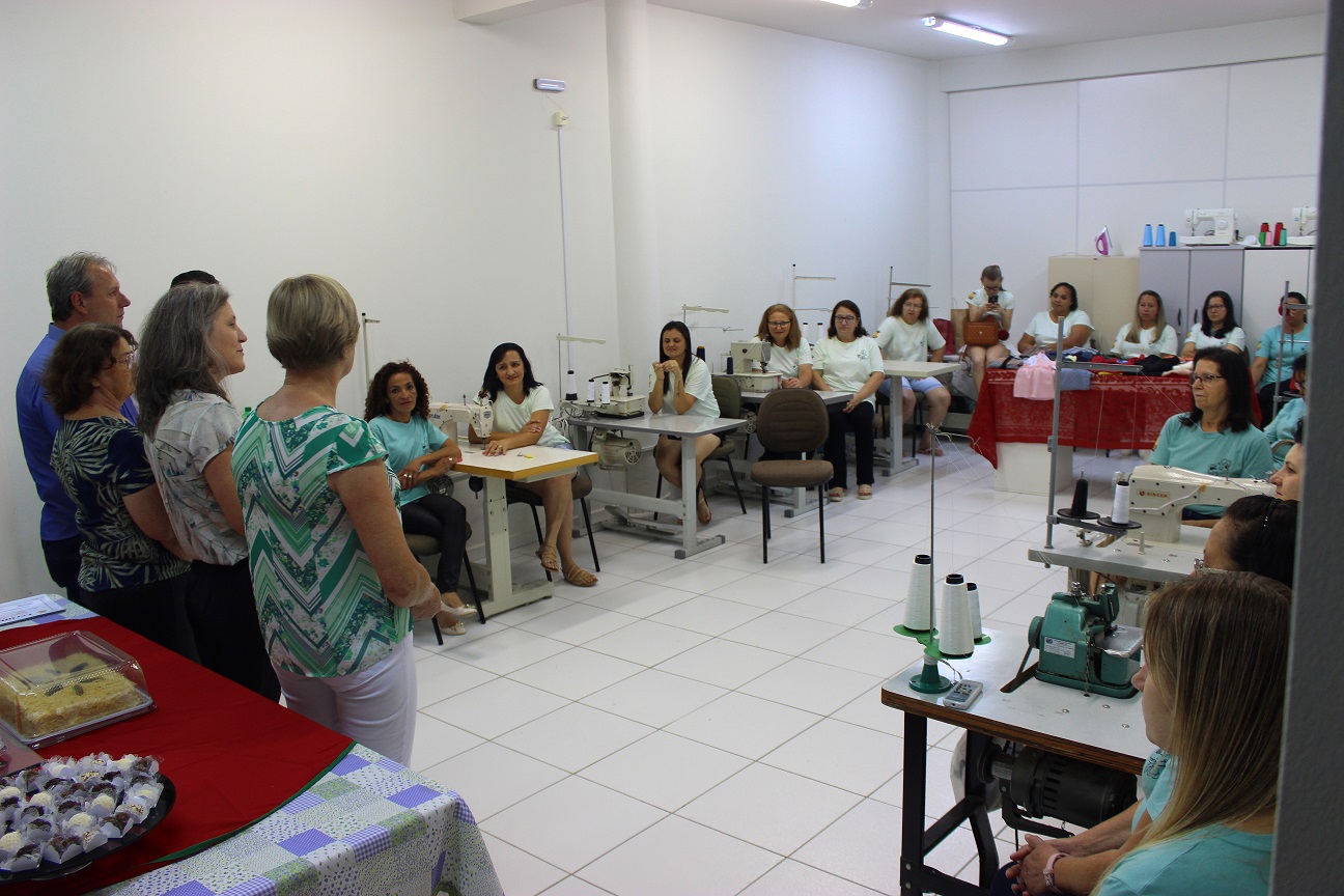 Curso de Corte e Costura qualifica para o mercado de trabalho mais 23 mulheres em São Ludgero
