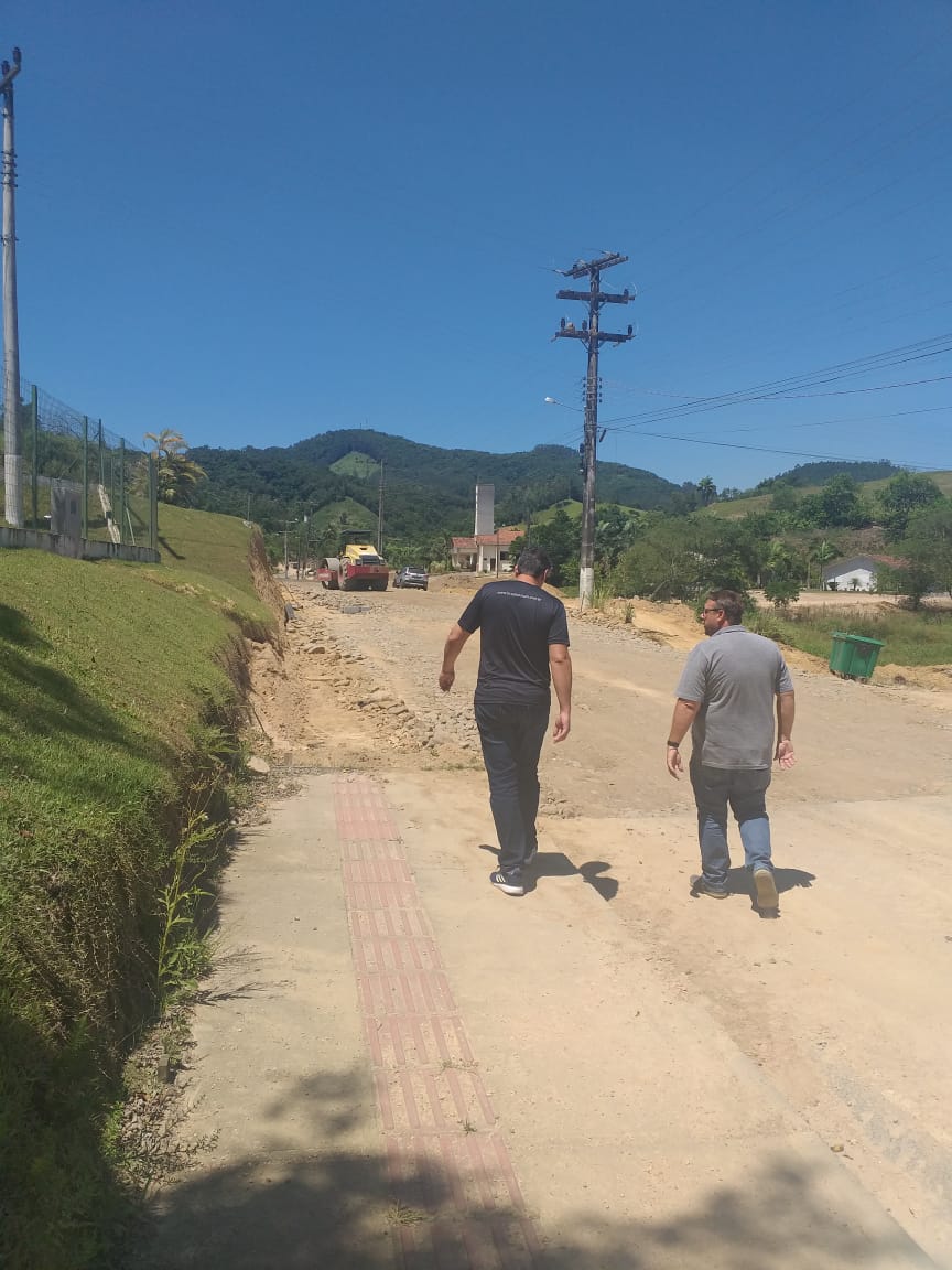 Lideranças do PSL de Braço do Norte conhecem nova forma de fazer pavimentação de São Ludgero