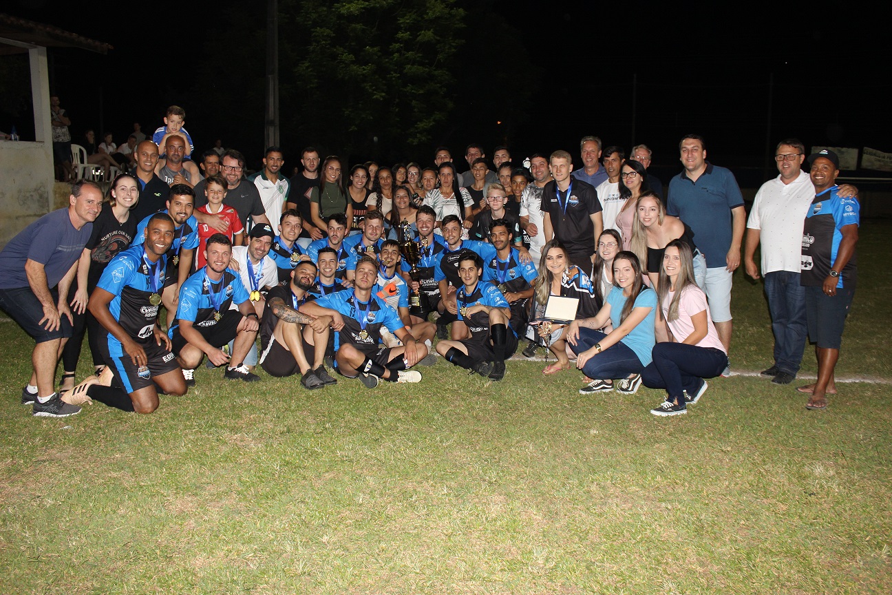 Resenha reverte vantagem e conquista o título do 7º Campeonato de Futebol Suíço Livre de São...