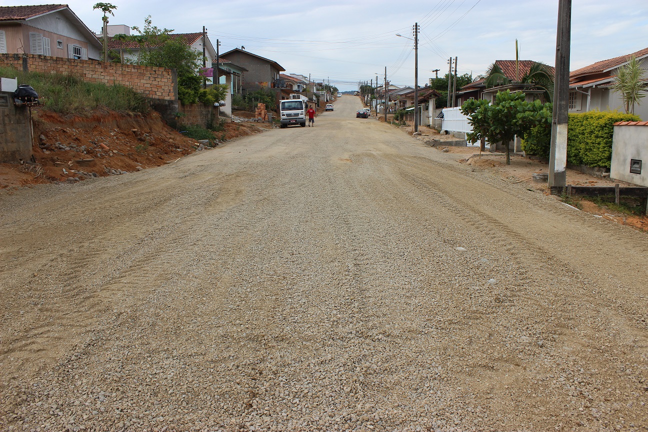 Rua Prefeito Luiz Füchter, na Encosta do Sol, em contagem regressiva para receber a camada...