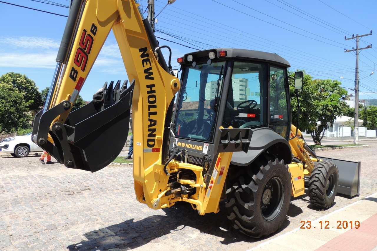 Samae de São Ludgero investe R$ 231 mil e compra nova Retroescavadeira