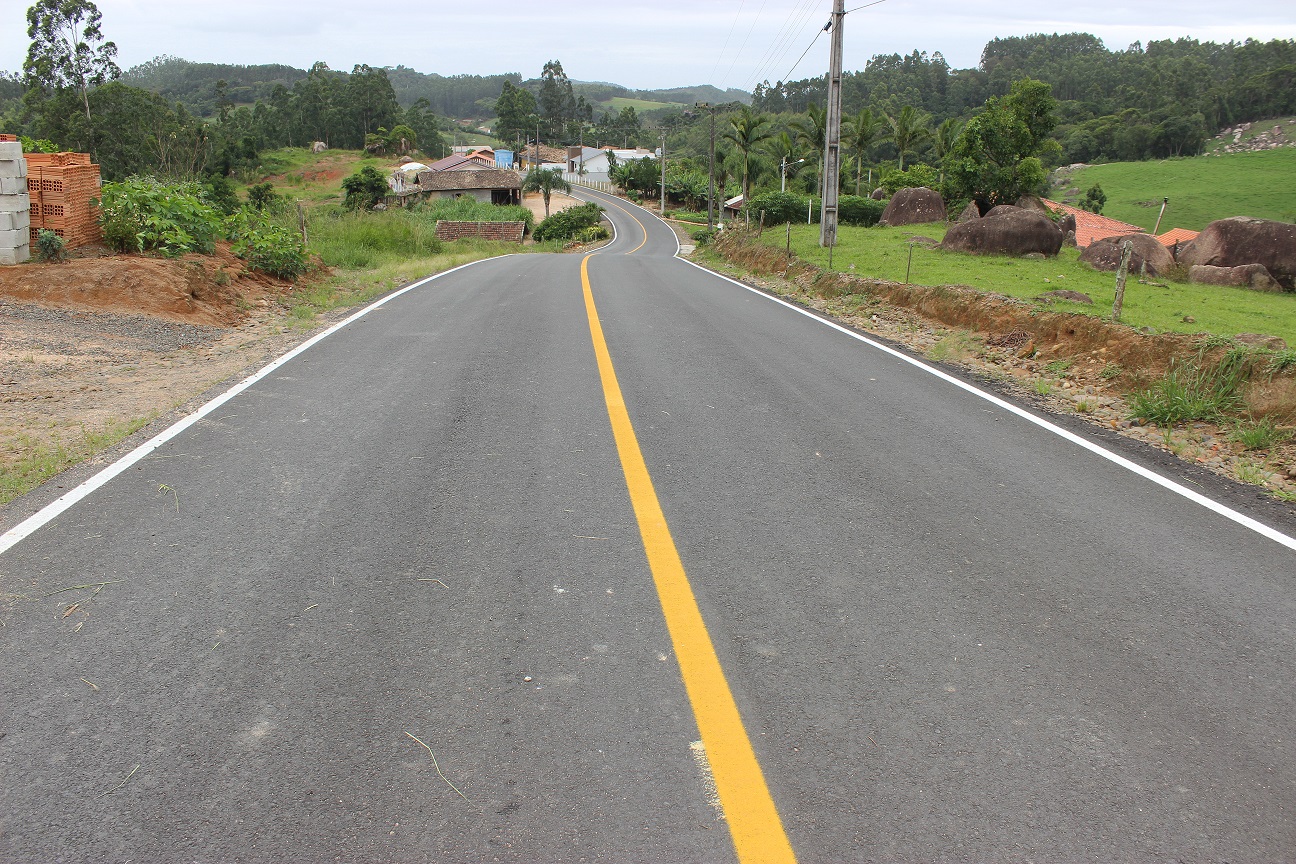 São Ludgero inaugura 16,5 quilômetros de pavimentações em direção às comunidades do interior...