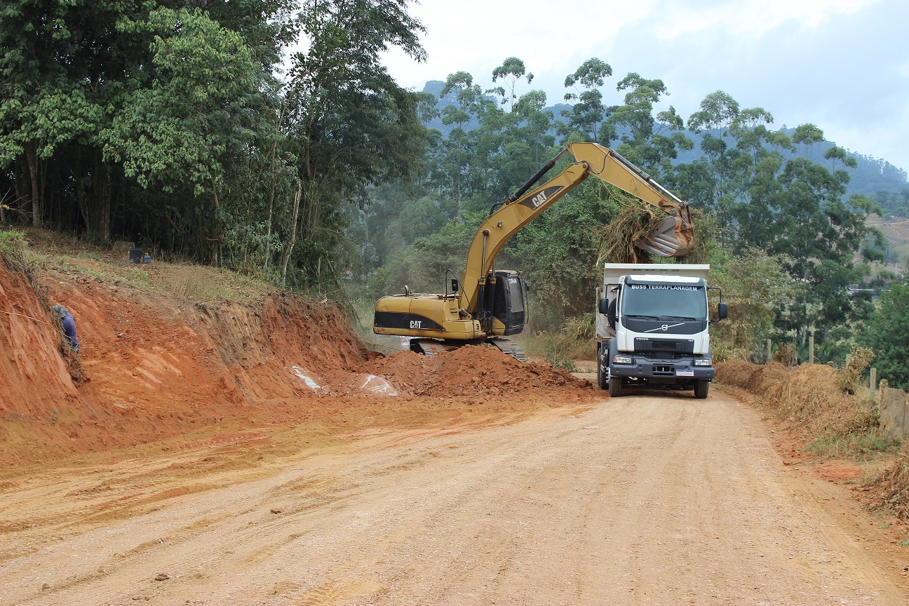 Trabalhos de alargamento seguem na Estada Geral Barra do Norte