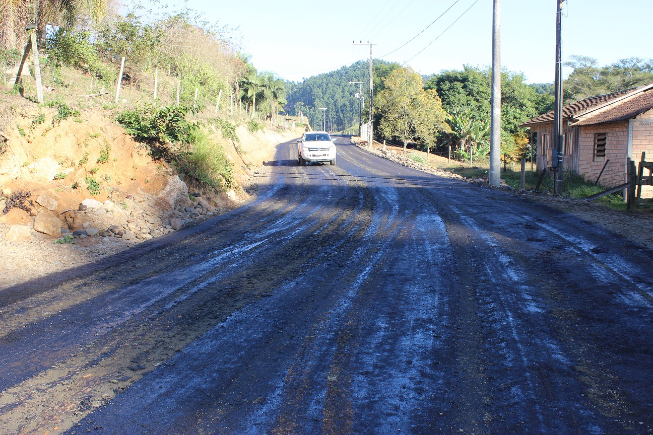 Tudo pronto no acesso a escadaria do Morro da Cruz para que a empresa Setep conclua a colocação...