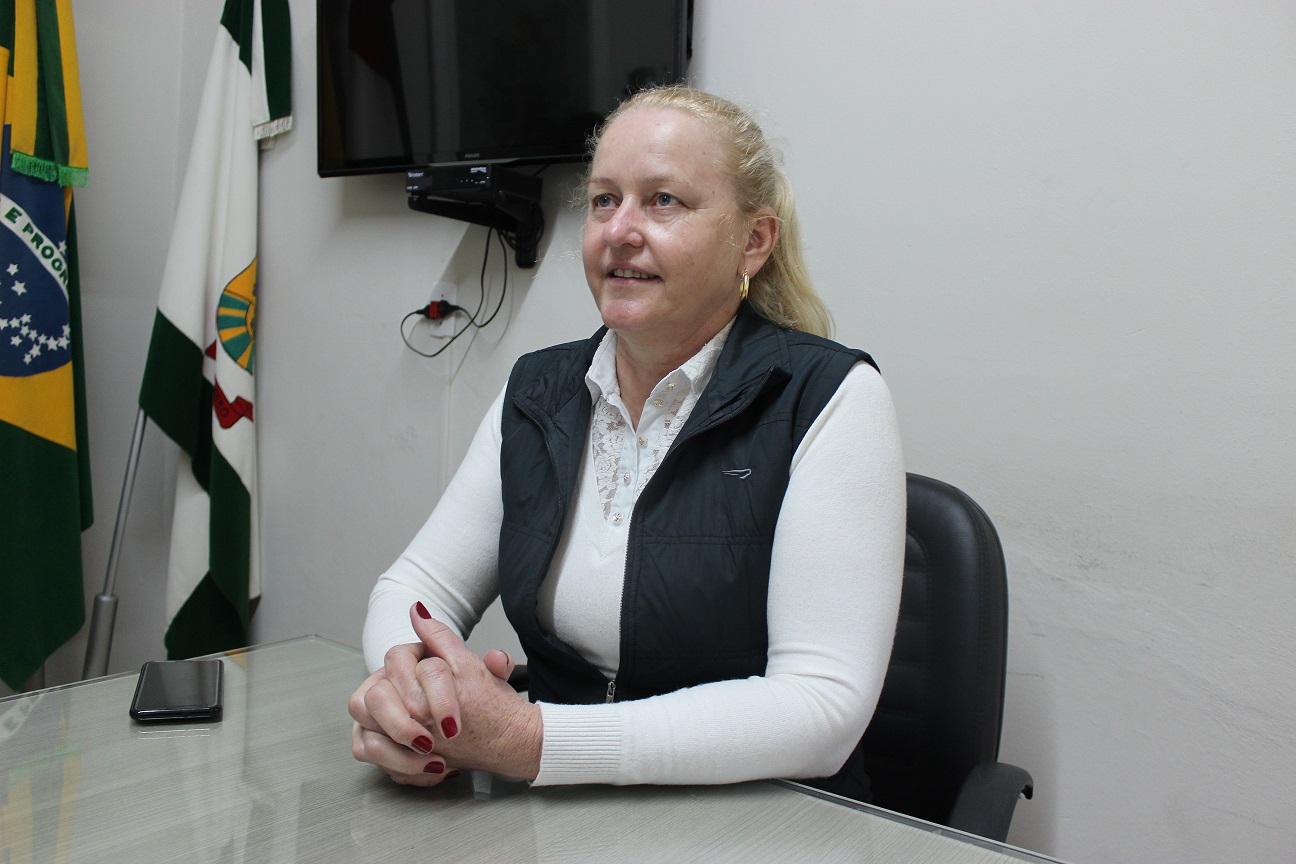 Secretária reforça o pedido à população que continue com os cuidados básicos em relação ao...