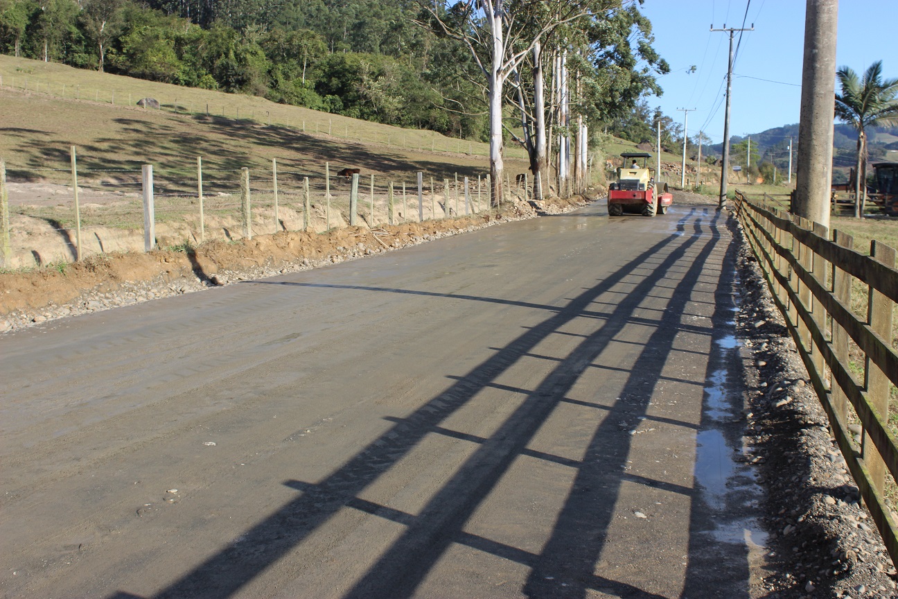 Amanhã, sexta-feira, 19 de junho, 1,2 quilômetro receberá camada asfáltica na Estrada Geral...