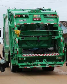 Prefeitura de São Ludgero pede que pessoas coloquem o lixo para coleta apenas no dia do...
