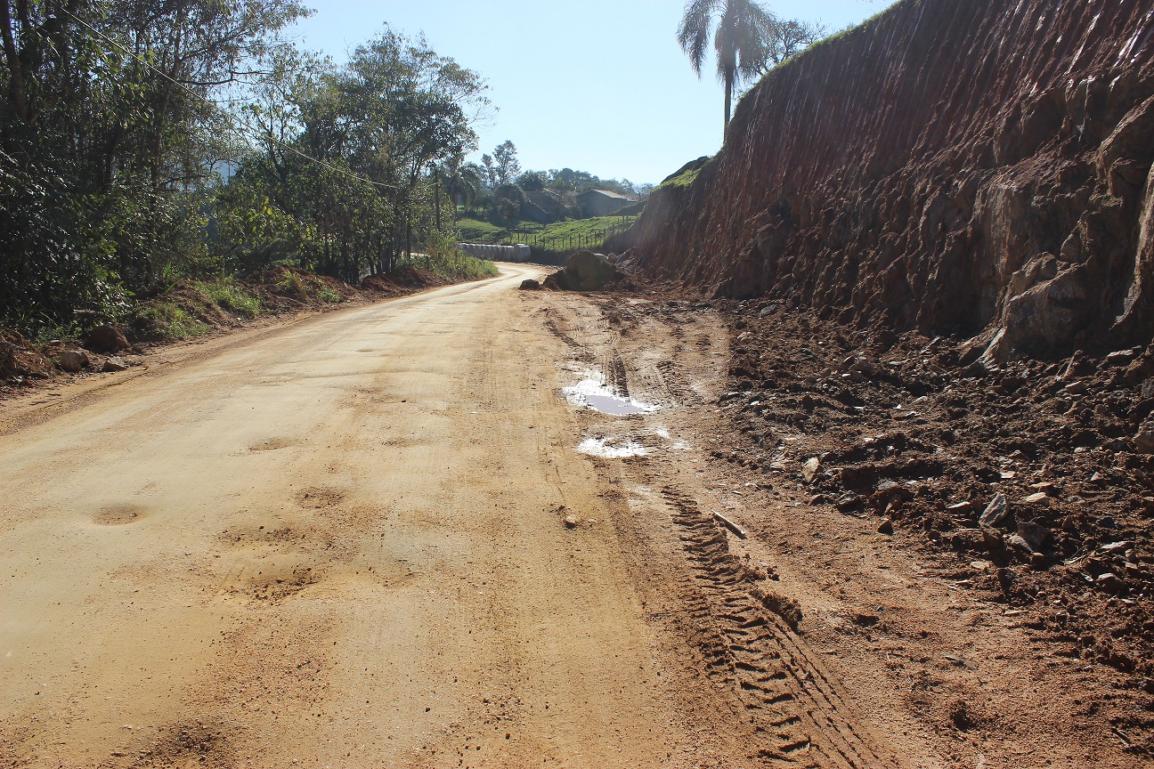 Trabalhos seguem na Estrada Geral Barra do Norte