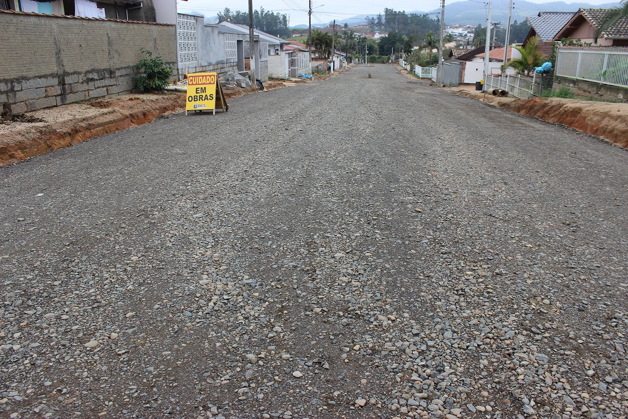 Rua Münster pronta para receber imprimação