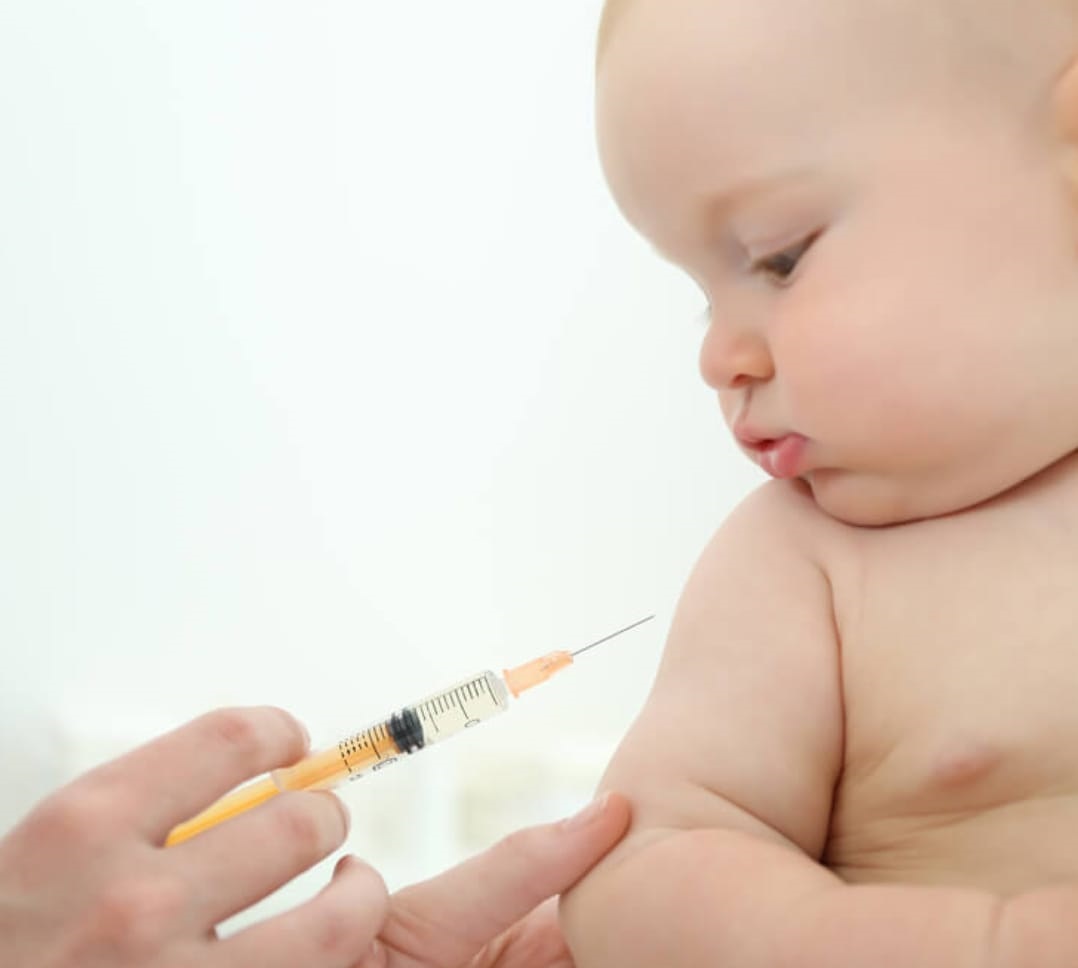 Mais de 30 crianças menores que um ano e três meses ainda não foram levadas para fazer as...