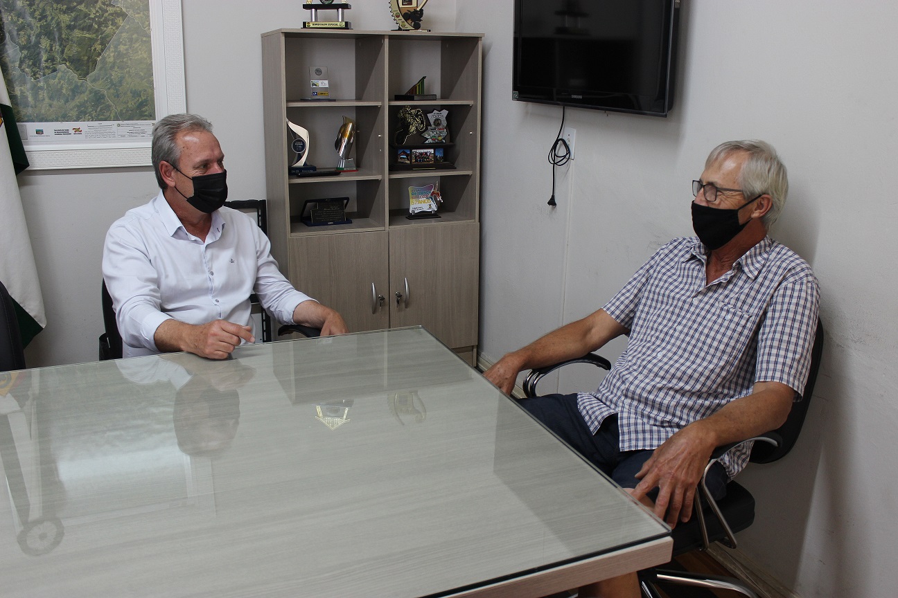 Prefeito Iba e presidente do Conselho de Desenvolvimento Rural, André Soethe, tratam de ações...