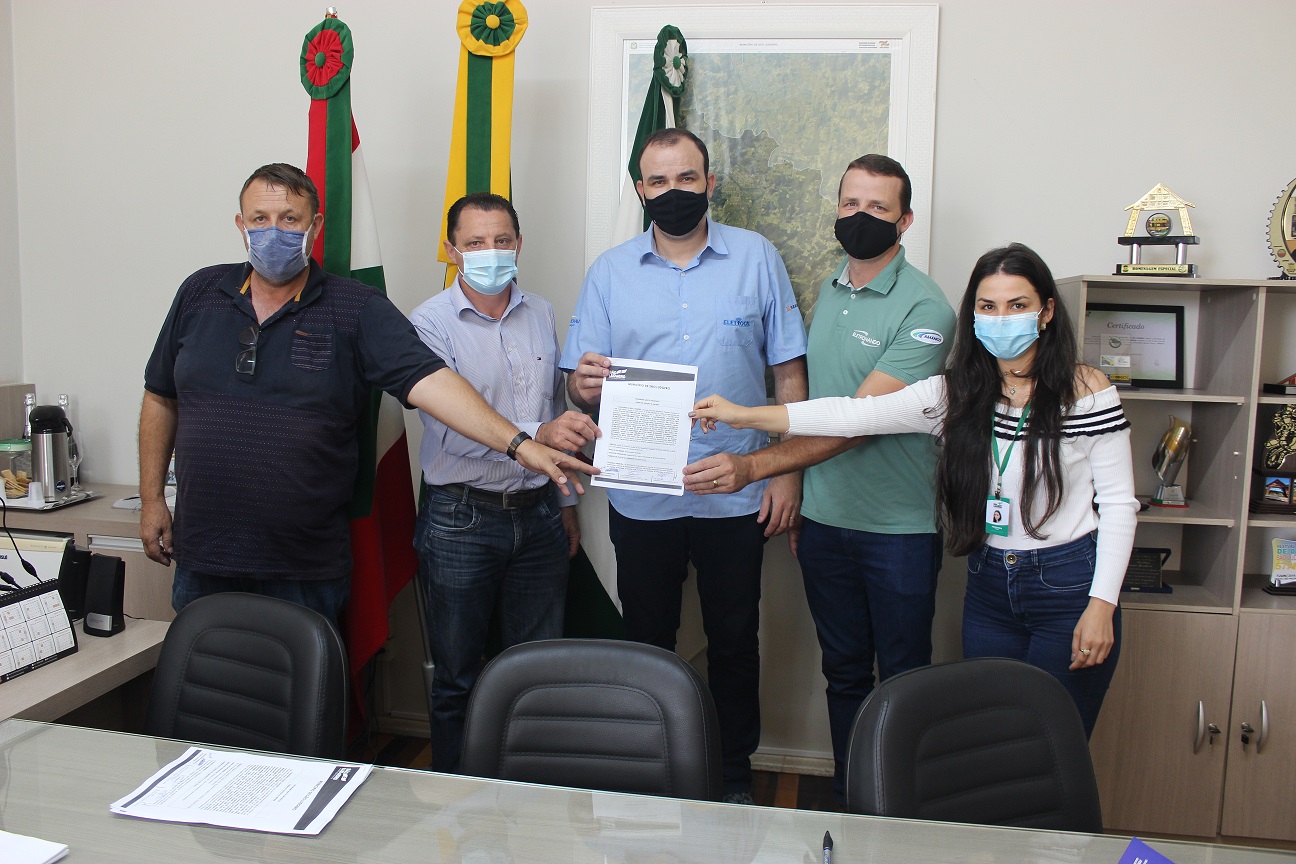 Eletrocel e Eletronando aderem ao programa que tem o objetivo de deixar São Ludgero mais bonita