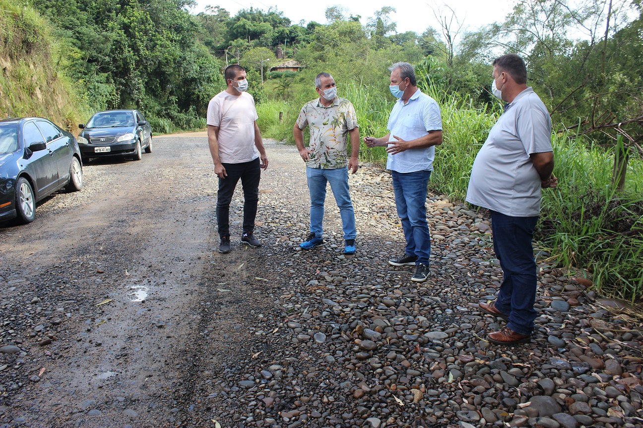 Prefeito e vice de Treze de Maio conhecem forma inovadora de fazer pavimentação de São Ludgero