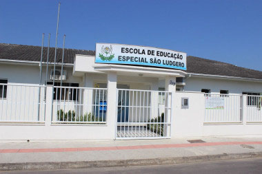 Prefeitura de São Ludgero repassa R$ 35.000,00 para a Escola Especial da Associação de Pais e...
