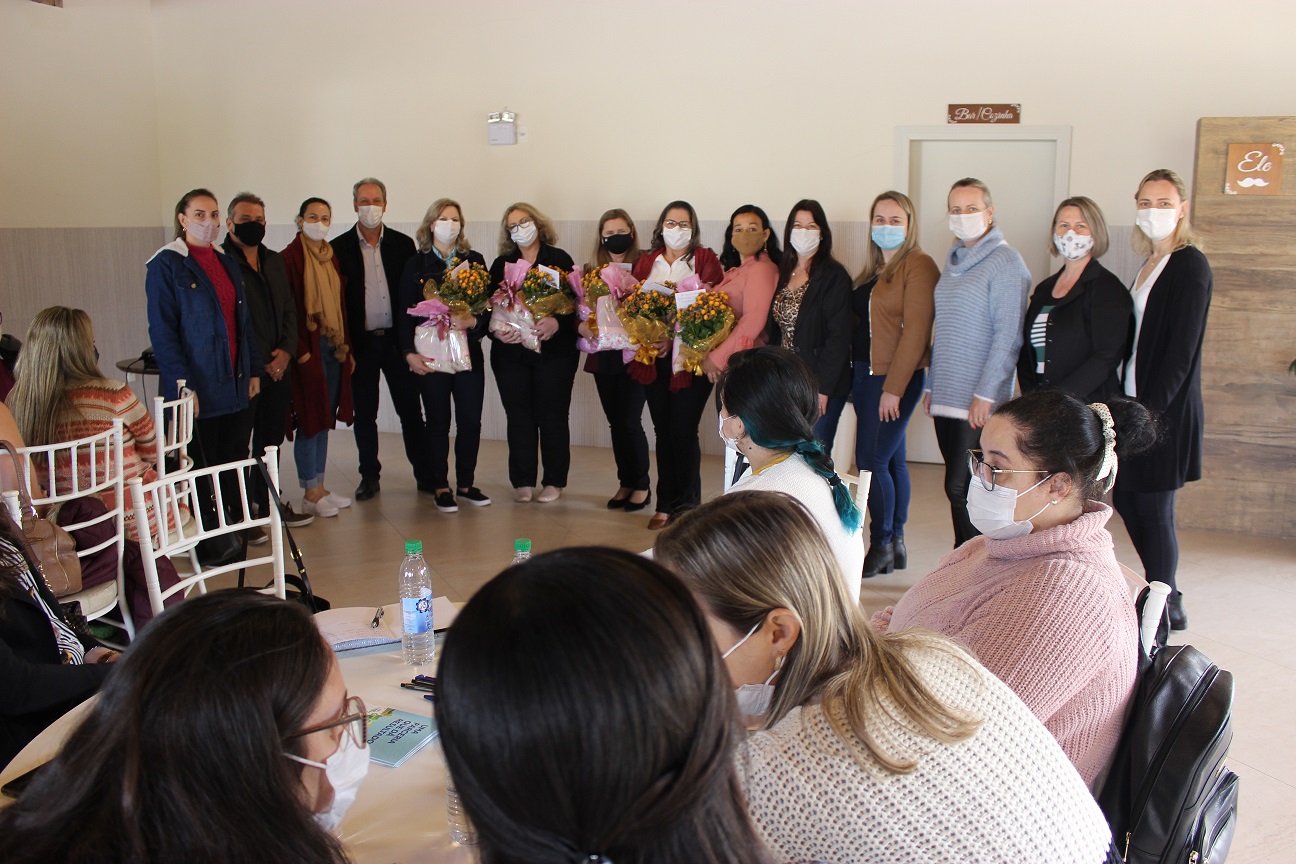 Durante formação continuada profissionais da área educacional são homenageados em São Ludgero