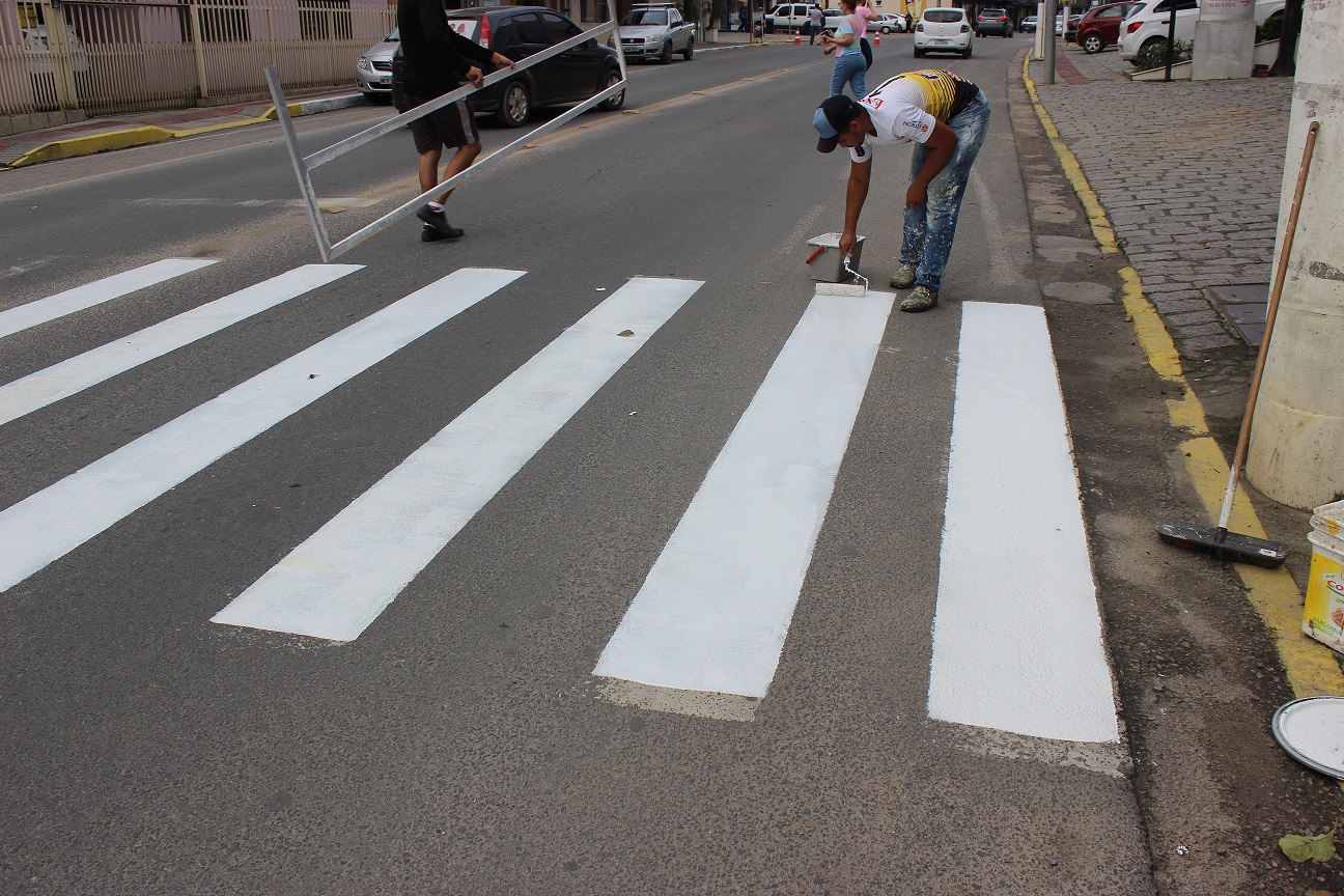 Setor de Urbanismo inicia trabalho de revitalização das faixas de pedestres