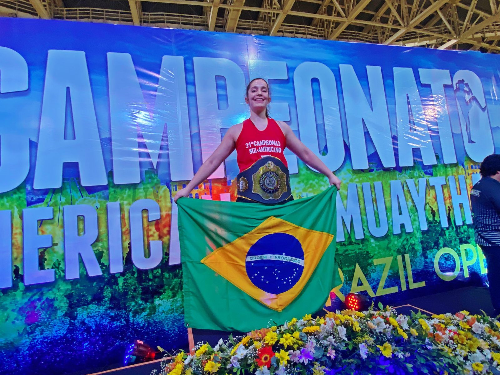 Natália Blasius, de São Ludgero, é ouro no 31º Sul-Americano de Muaythai