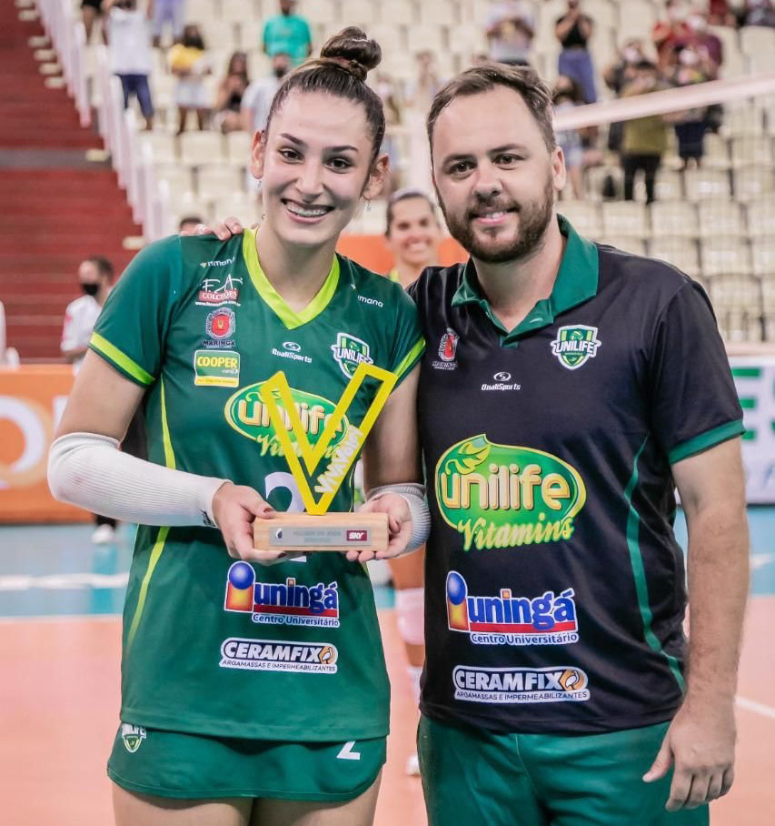 Atleta Natália Pereira Danielscki continua fazendo história no voleibol nacional