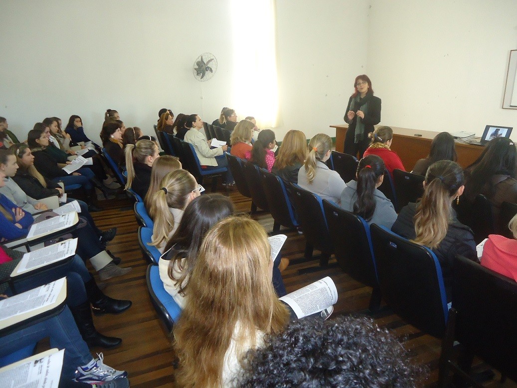 Secretaria da Educação promove treinamento para profissionais do ensino fundamental e auxiliares
