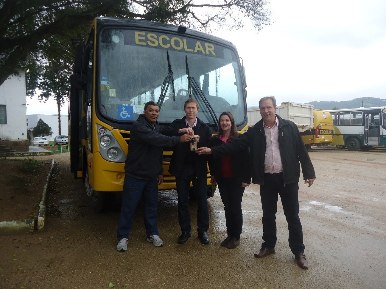 Segundo Ônibus Escolar Rural já chegou e fará a linha Mar Grosso, São Defende e Morro do...