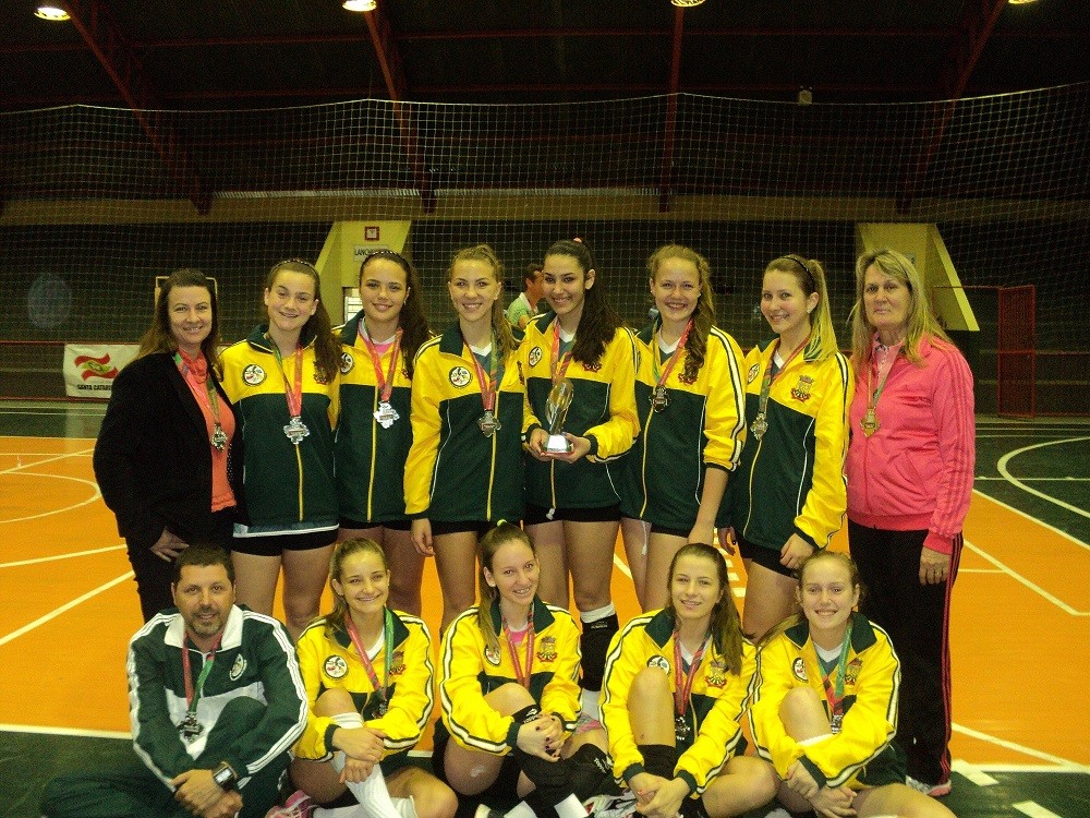 Voleibol Feminino carimba passaporte para a fase estadual da Olesc