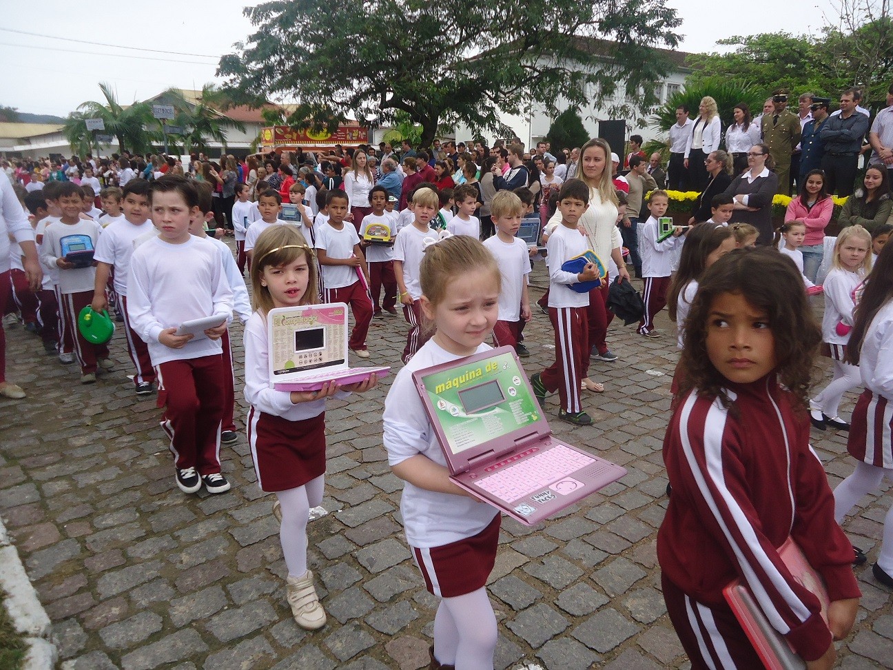 Grande público prestigiou a marcha do dia 7 de Setembro em São Ludgero