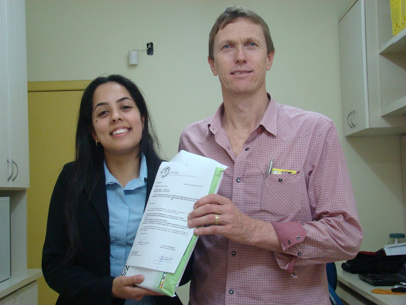 Prefeito recebe mais dois projetos de pavimentação finalizados da Amurel