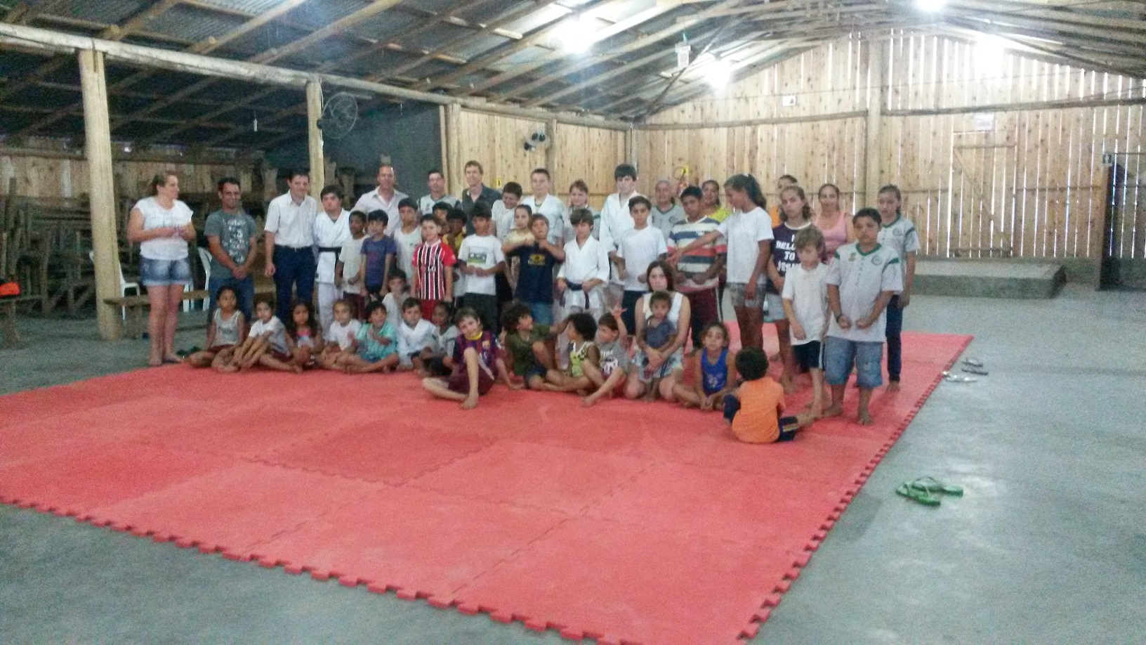 Mais conforto e segurança para as crianças que treinam Karatê no bairro Encosta do Sol