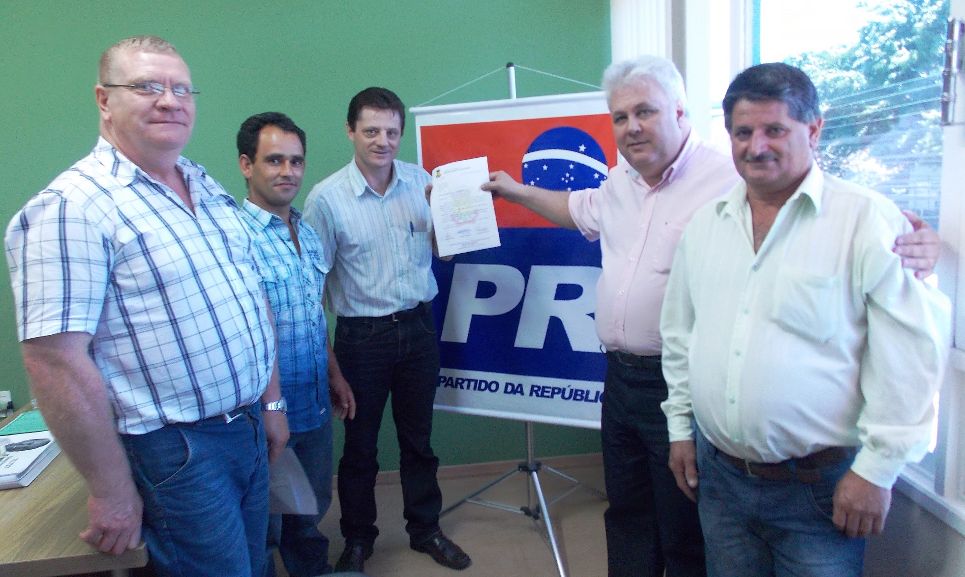 Lideranças do PR oficializam pedido de R$ 250 mil ao deputado federal Jorginho Mello