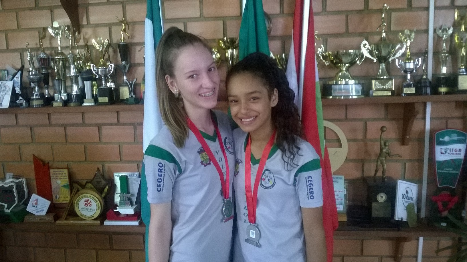 Karine e Emily sagram-se vice-campeãs jogando por Braço do Norte