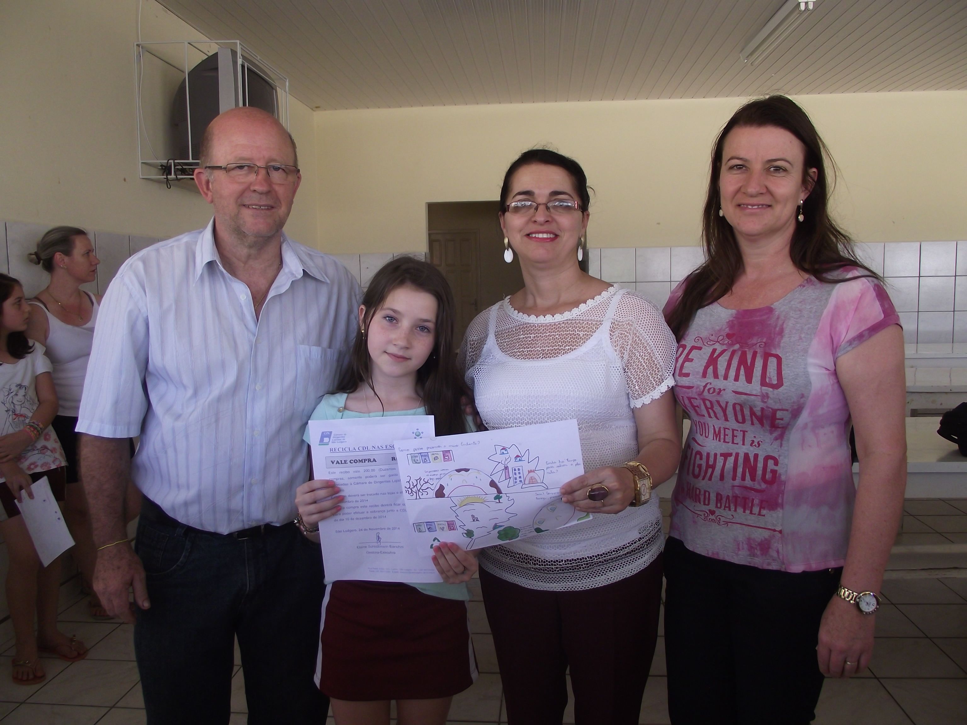 Gabriella, Ana Júlia e Brendha são as ganhadoras do projeto “Recicla CDL na Escola”