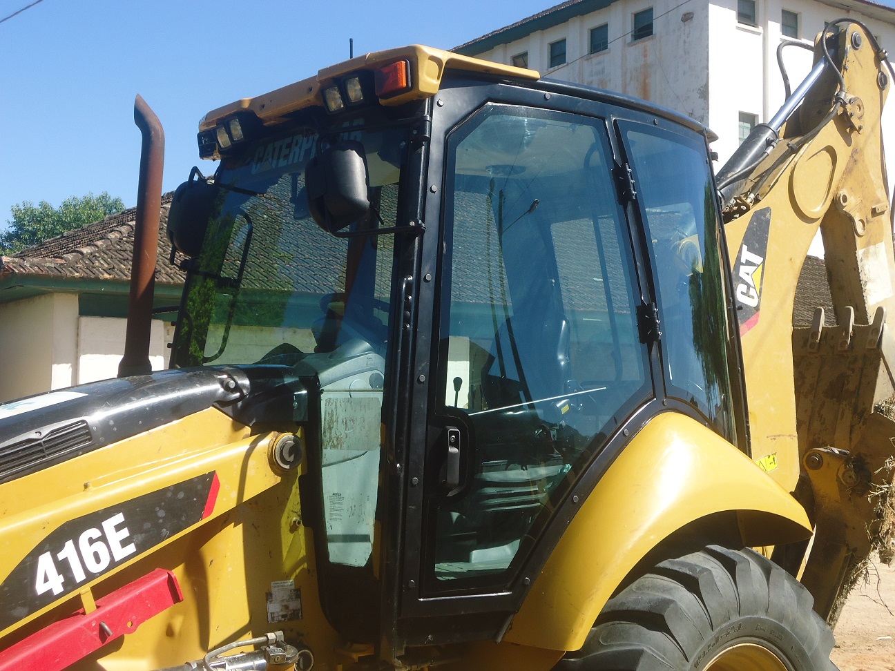 Investimento em cabine fechada oferece mais segurança aos operadores