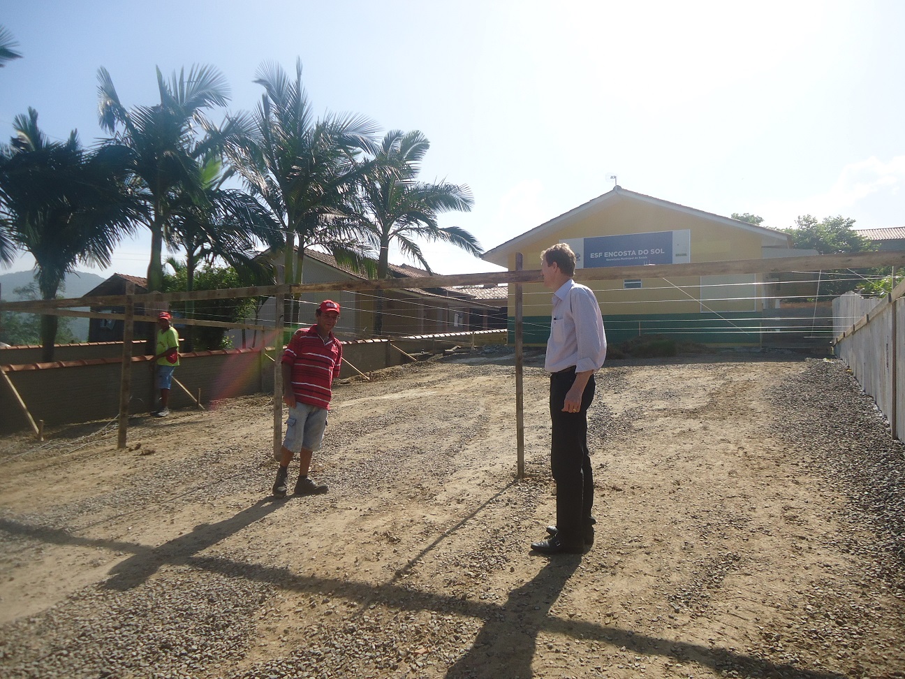Prefeito Volnei Weber vistoria trabalhos para ampliação da ESF do bairro Encosta do Sol