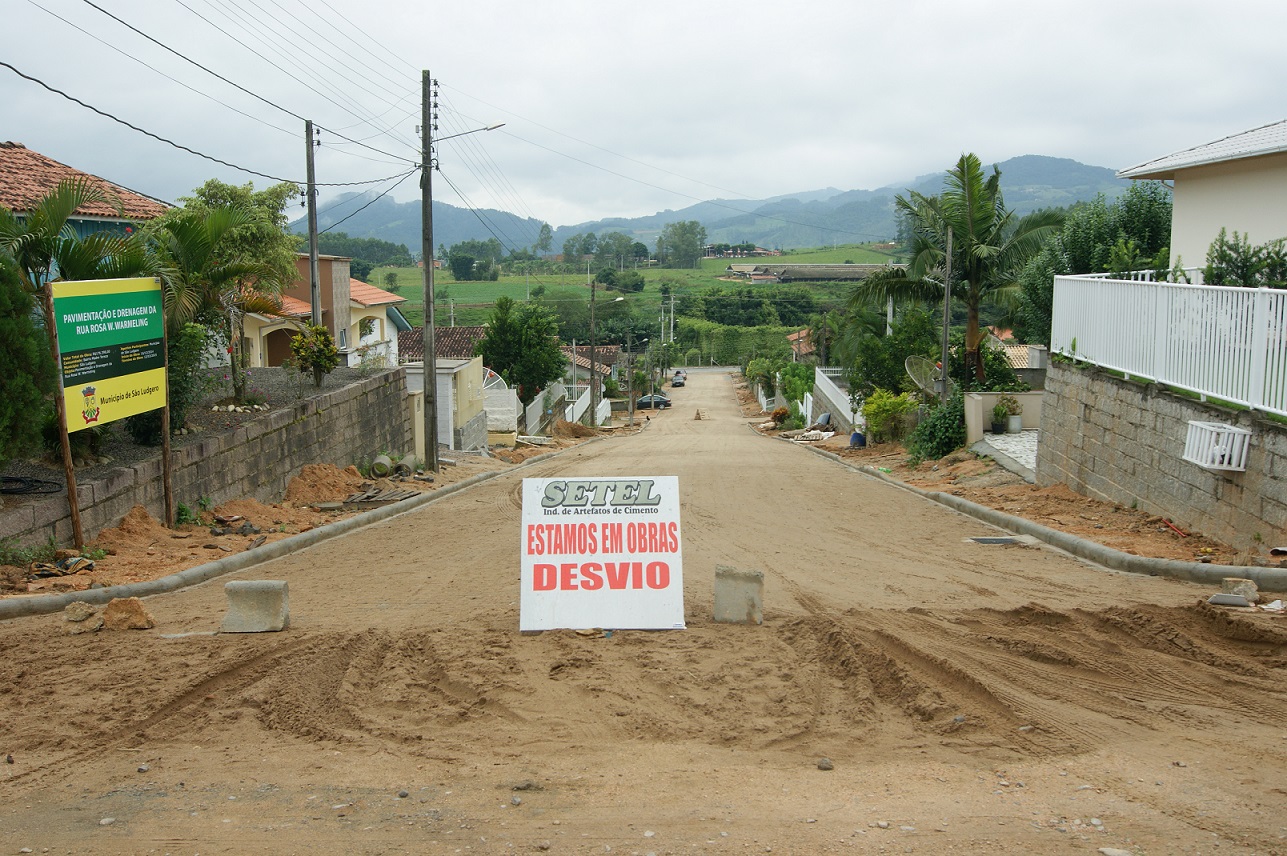 Finalizada colocação de paver na rua Rosa Wessler Warmeling no bairro Madre Tereza