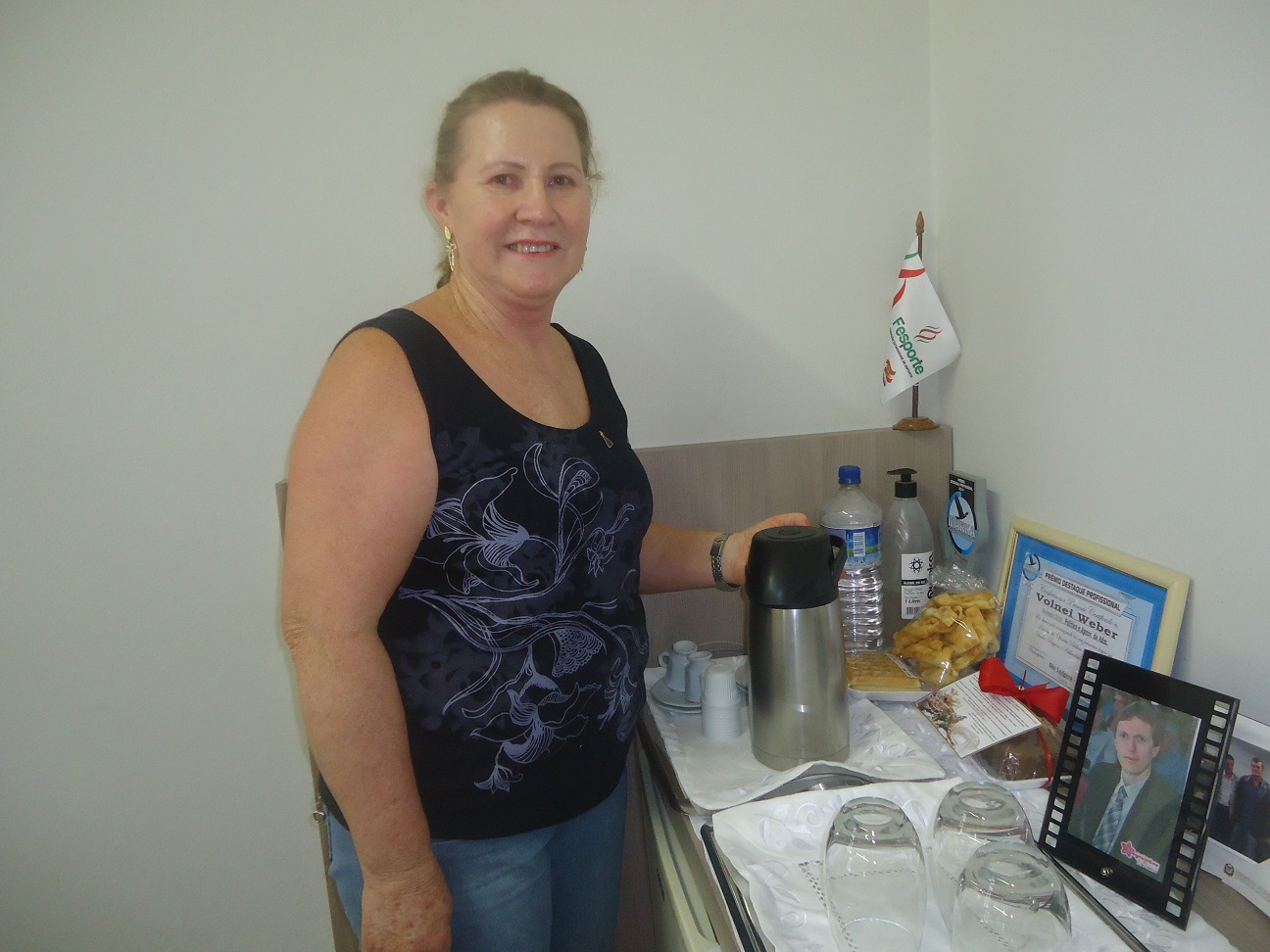 Funcionária pública municipal Cecília Furlan De Bona, devido aposentadoria, deixa cargo de...