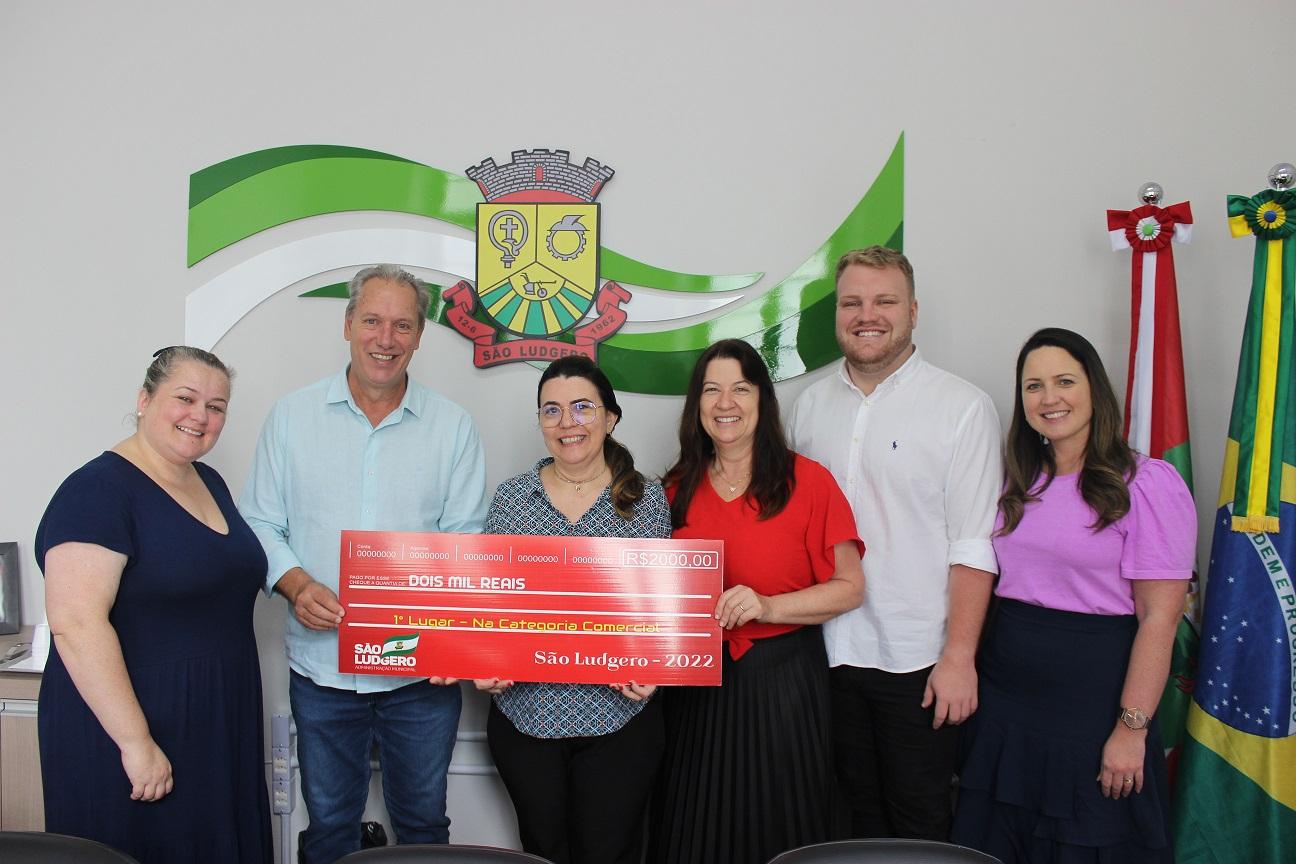 Ganhadores do concurso “Luzes de Natal” recebem premiações 