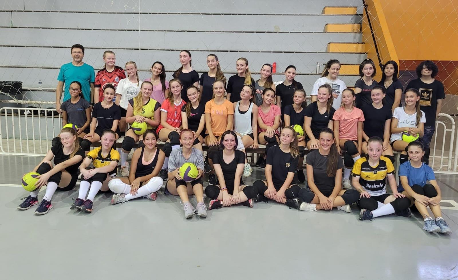 Categoria de Base do Voleibol em São Ludgero inicia 2023 com 85 crianças e adolescentes