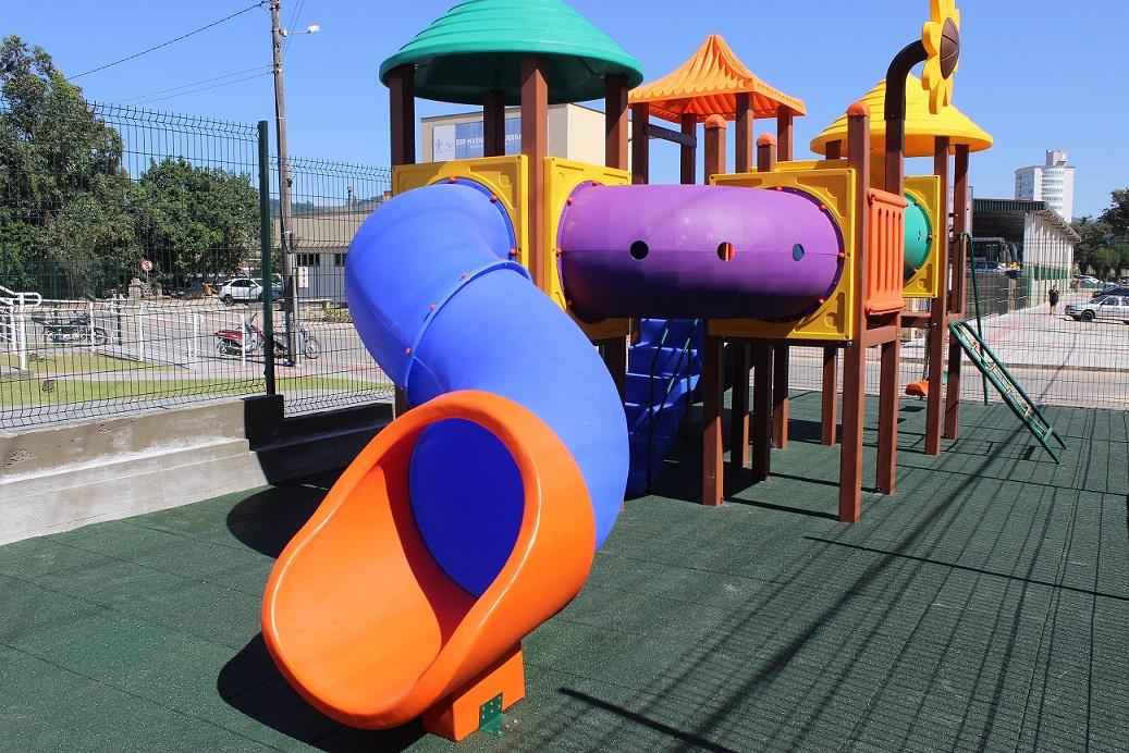 Com investimento superior a R$ 70.000,00 Parque Infantil é instalado na sede do Cras de São...