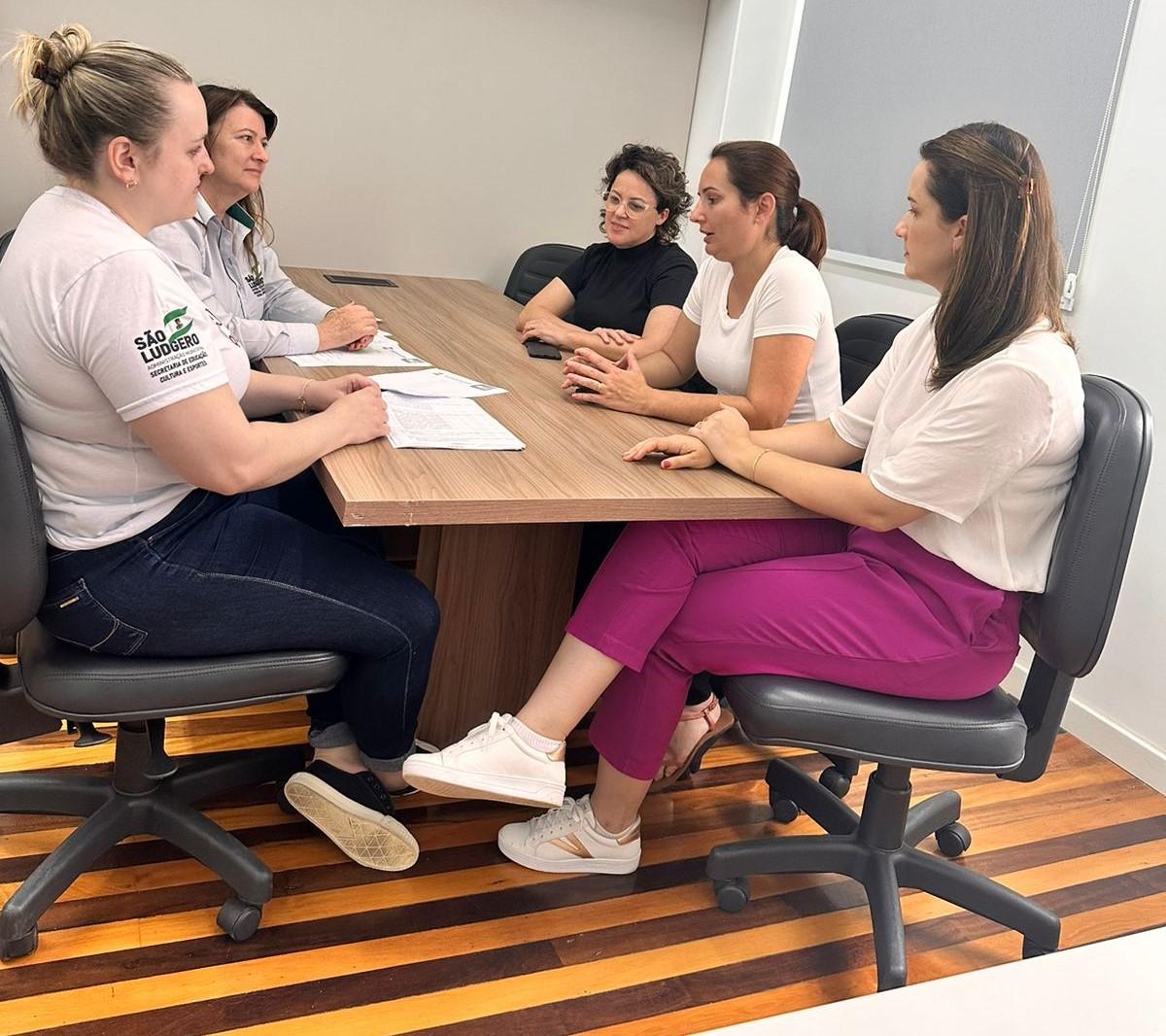 Comitiva de Armazém faz visita técnica a Rede Municipal de Ensino de São Ludgero