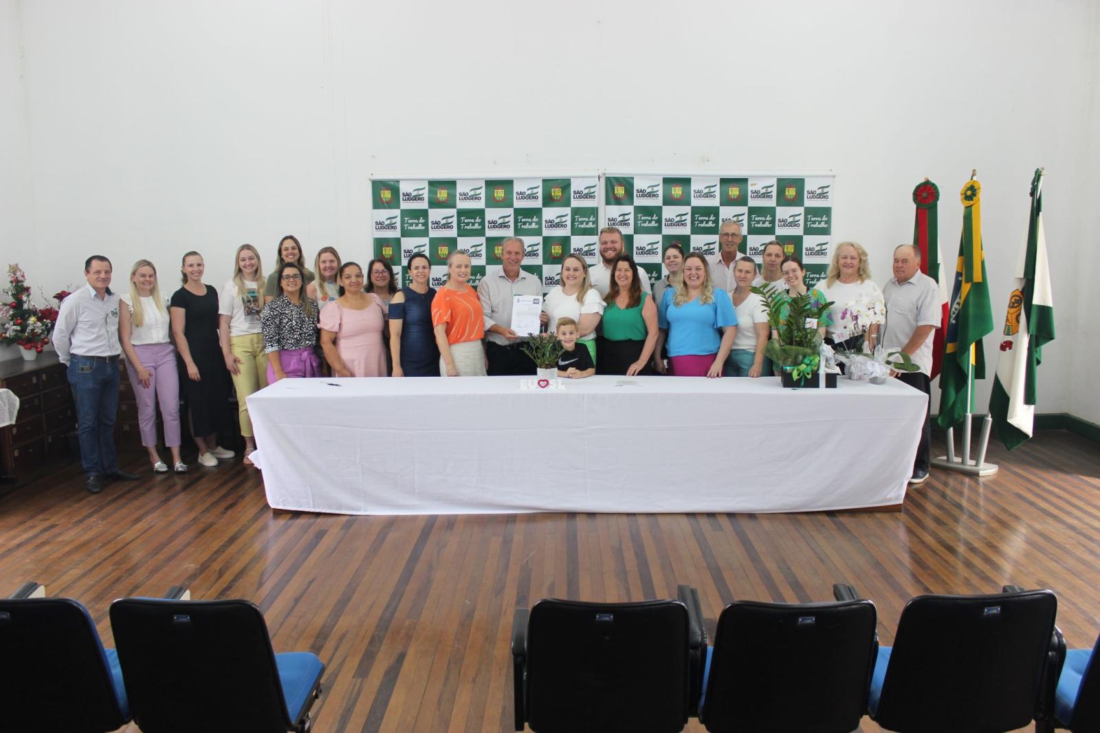 Júlia Pickler assumiu hoje a Secretaria de Educação, Cultura e Esportes 