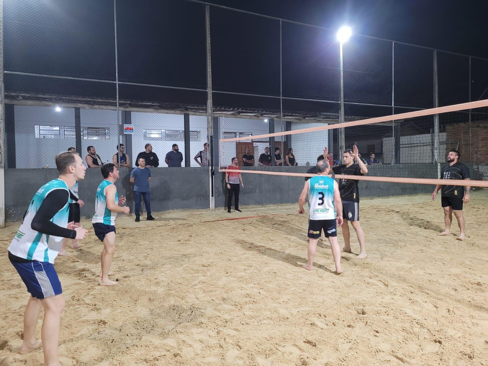 AN Serviços x Becker Home Dekor disputam o título do 1º Campeonato de Voleibol de Areia Quarteto...
