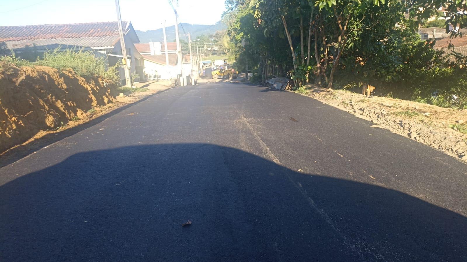 Rua Henrique Roetgers recebeu pavimentação asfáltica
