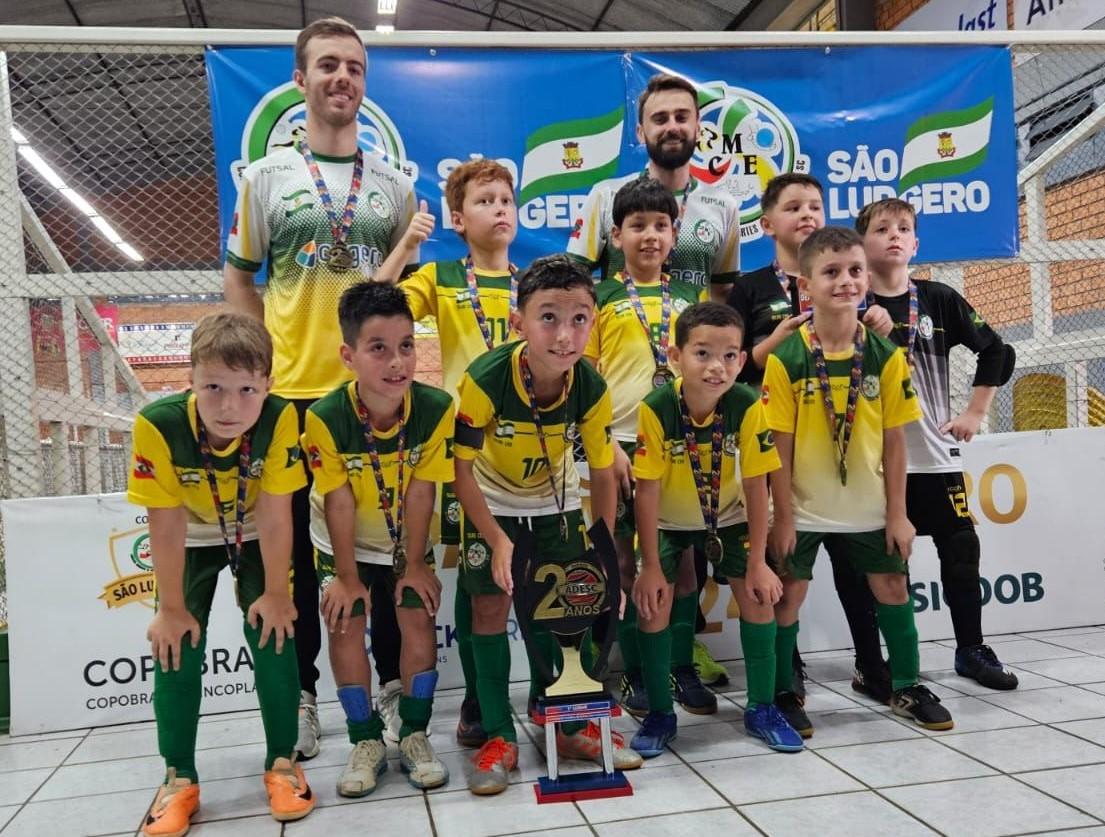 Equipe do Sub-9 conquista título da Liga Regional Adesc de Futsal     