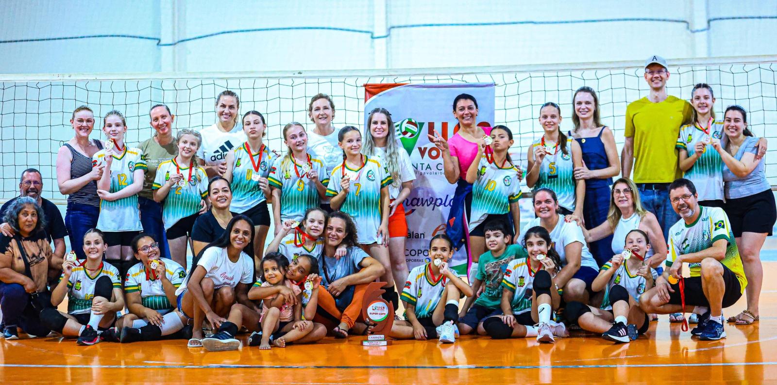 Meninas do Sub-12 conquistam ouro na Liga Voleibol de Santa Catarina