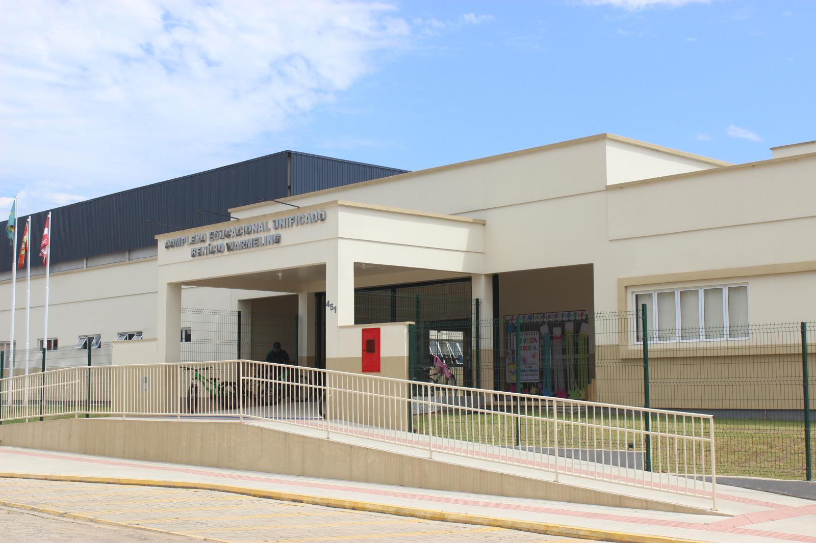 Novo Parque Infantil é Instalado no Complexo Educacional Unificado Benício Warmeling