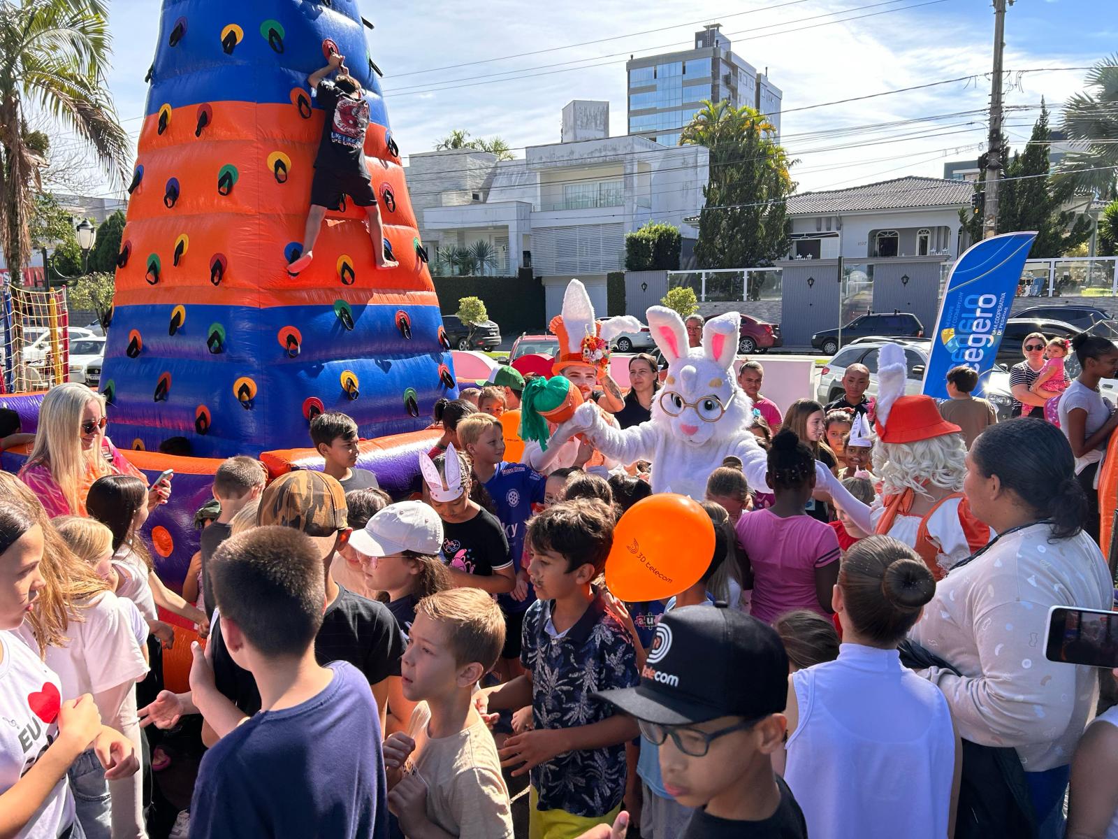 São Ludgero celebra Páscoa com alegria e solidariedade em evento promovido pela CDL