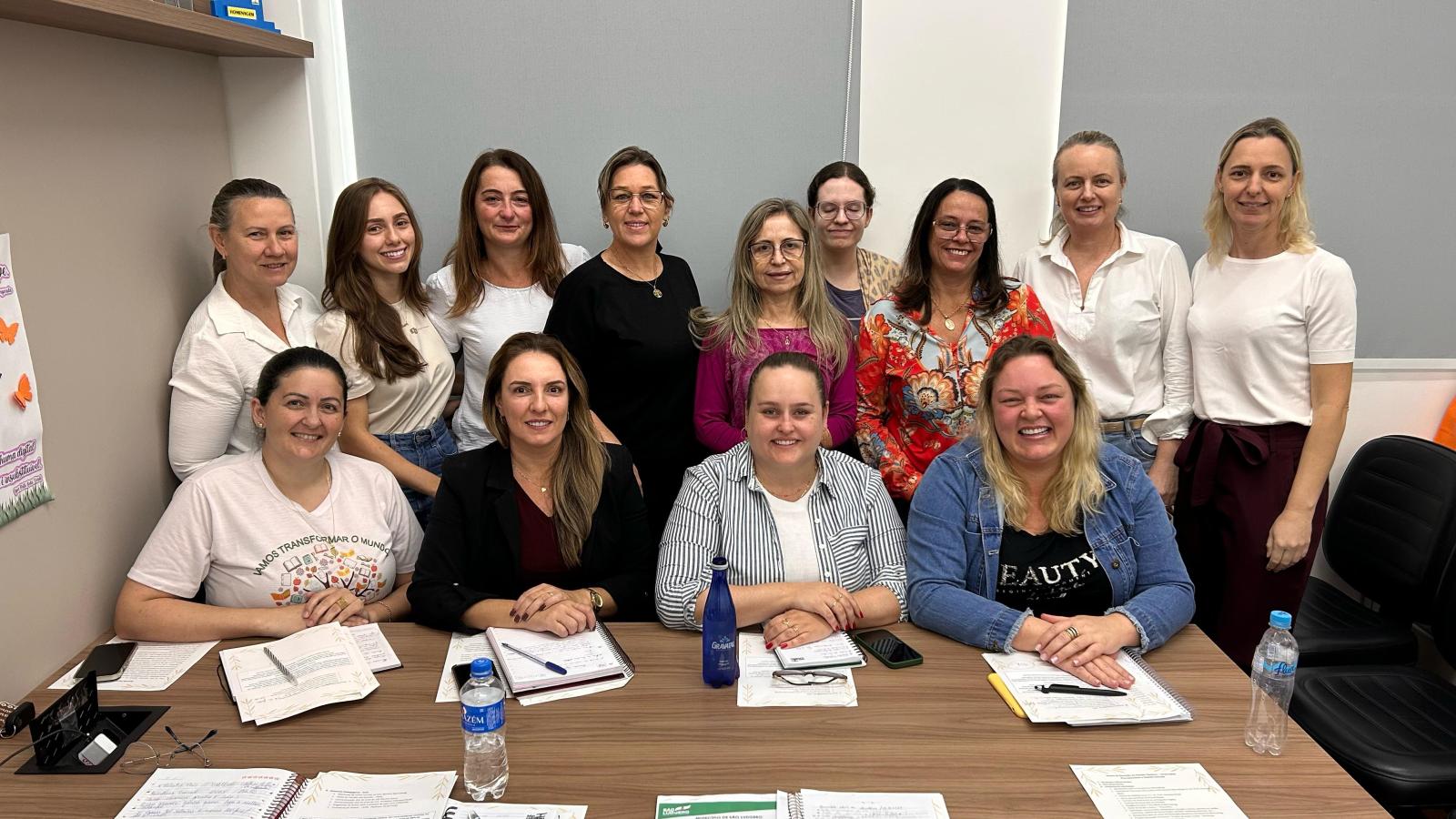 Secretaria de Educação realiza reunião com diretores para avaliação do 1º trimestre e...