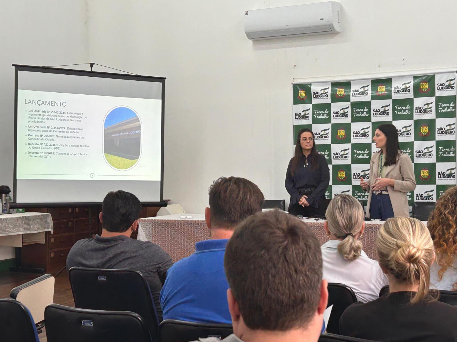 Conselho da Cidade participa de reunião de apresentação do Plano Diretor de São Ludgero