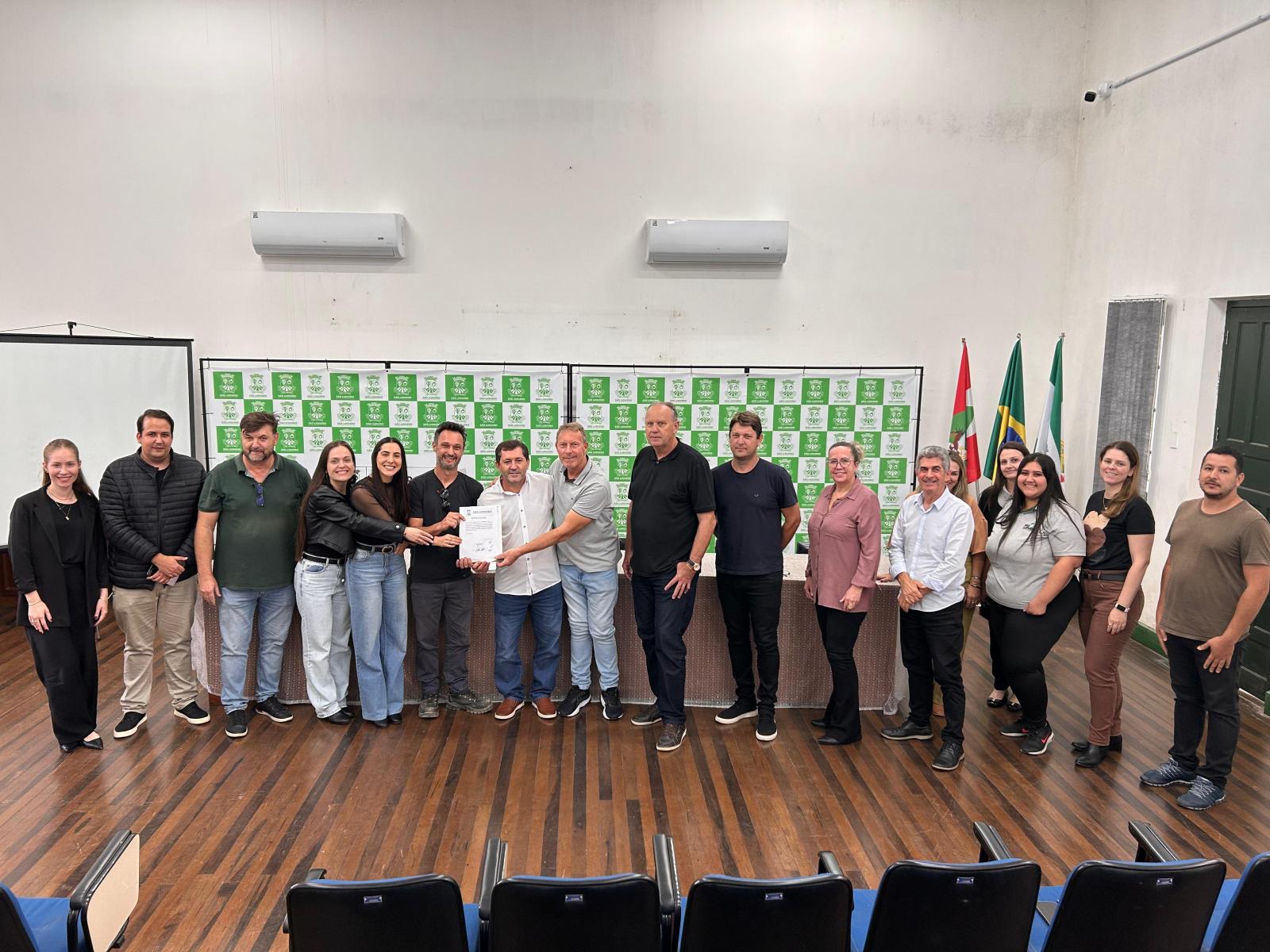 Prefeitura de São Ludgero Assina Ordem de Serviço para Construção da Rua Coberta