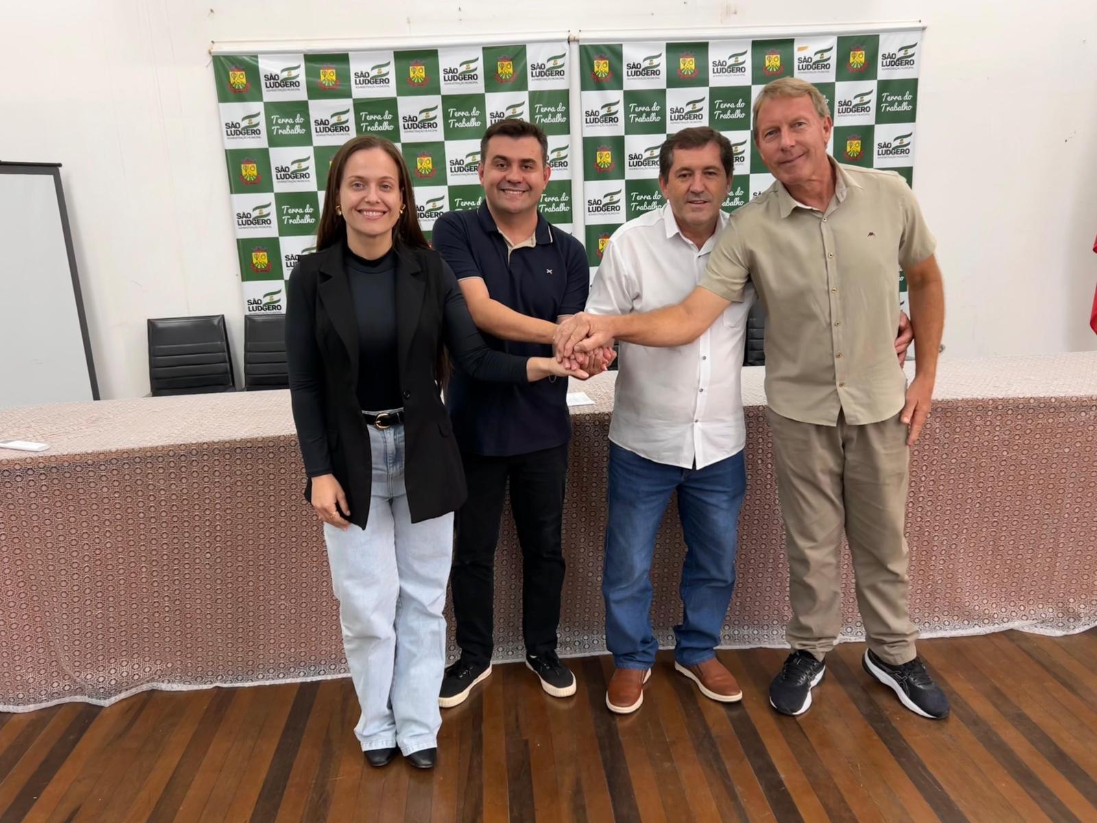 Prefeitura realiza reunião para despedida do Secretário de Administração, Finanças e...